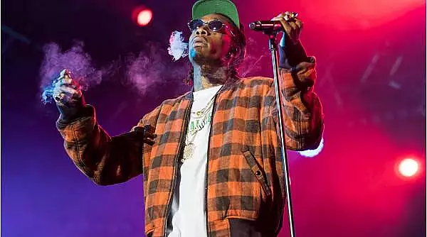 Wiz Khalifa a fost arestat de politisti chiar pe scena Festivalului ,,Beach, Please!" de la Costinesti