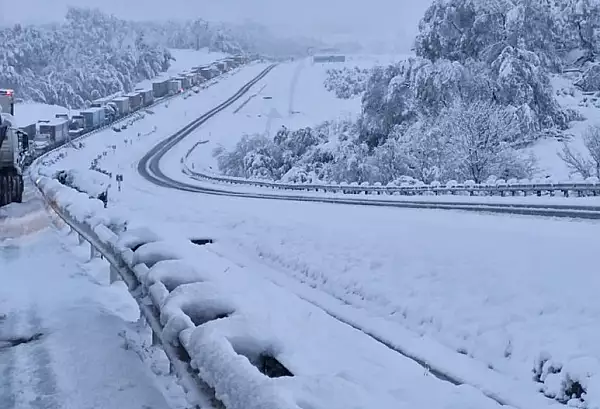 Zapada din belsug in Africa. A nins ca in povesti, nameti de doi metri. Fenomenul rar i-a uimit pe meteorologi