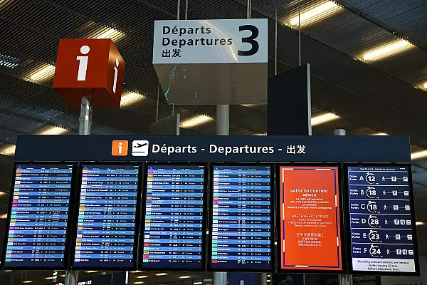 Zborurile din intreaga Europa sunt perturbate joi de greva controlorilor de trafic aerian din Franta