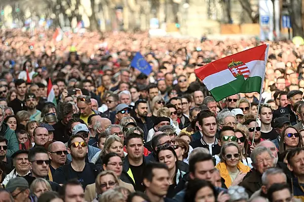 Zeci de mii de manifestanti l-au contestat pe Orban de Ziua Nationala a Ungariei. Navalnaia, la Budapesta: un ,,complice" al lui Putin VIDEO
