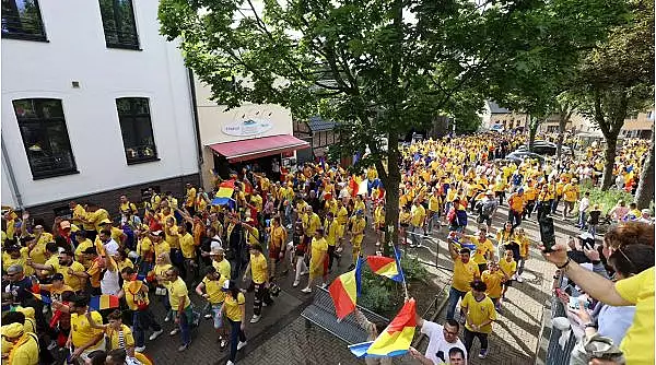 Zeci de mii de romani au luat cu asalt strazile din Koln inainte de marele meci cu Belgia 