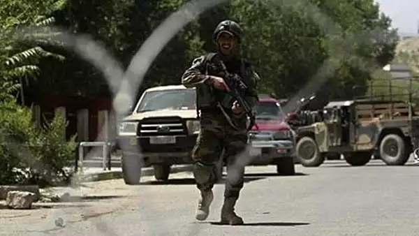 Zi neagra! Doua atacuri sinucigase in Afganistan: cel putin 34 de morti, zeci de raniti